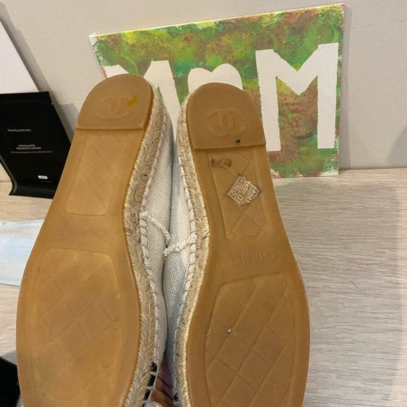 Chanel Ivory/black slides - Picture 2 of 4